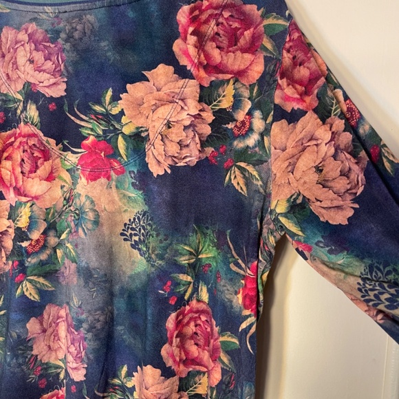 Floral V-Neck Top - Multicolor - Picture 5 of 12